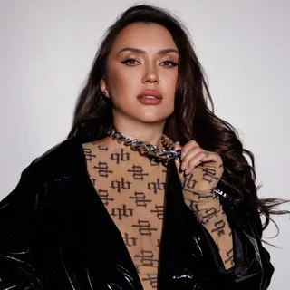 Alena Mesk Hinter den Kulissen