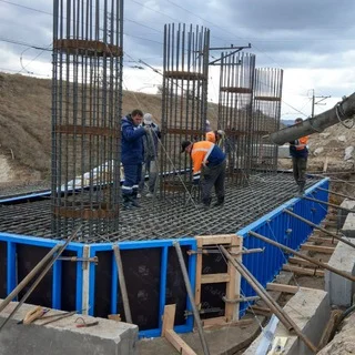 Thợ xây dựng bê tông cốt thép Nga