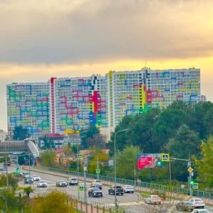 Raz, Dva, Tri Residential Chat