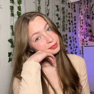 chatting with avokos